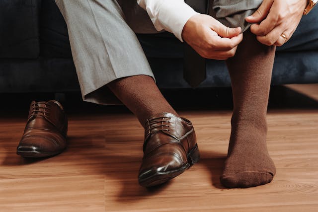 Learn how to Add a Contact of Luxurious to Your Wardrobe